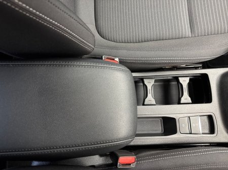 2020 Ford Focus - thumbnail 15