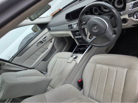 2013 Mercedes-Benz E Class E300 Bluetec Hybrid SE 4DR Auto thumbnail