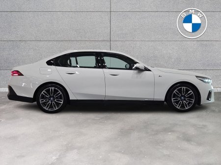 2024 BMW 5 Series - thumbnail 25