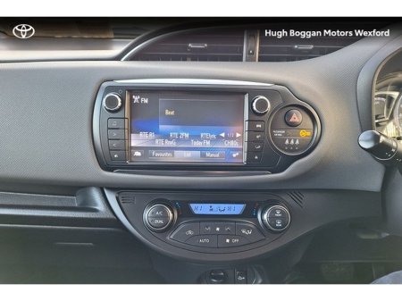 2016 Toyota Yaris HYBRID LUXURY IRISH CAR! €14,995 thumbnail