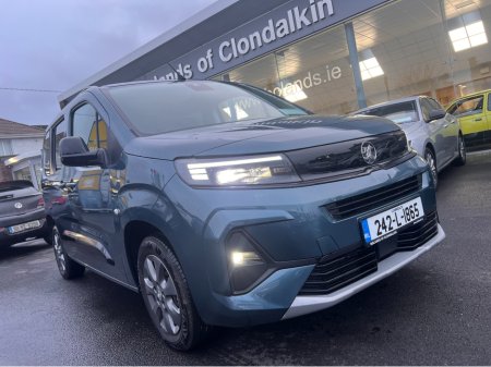 2024 Opel Combo Life Only 2700 Kms ULTIMATE Spec As Brand New 5 Seat Full Electric www.bolands.ie Est.1955 €24,950 thumbnail