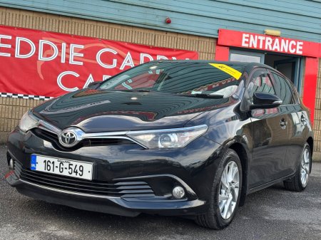 2016 Toyota Auris - view 2