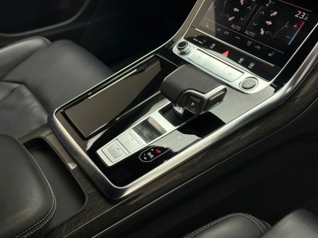 2023 Audi Q8 55 TFSI E S LINE BLACK ED 381HP QUATTRO €75,990 thumbnail