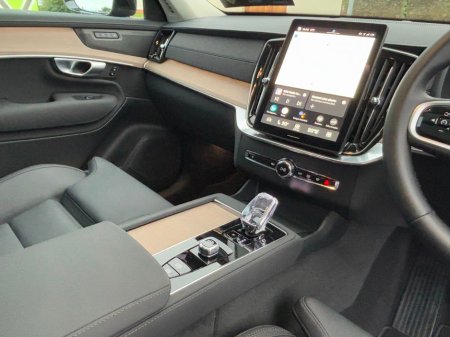 2025 Volvo XC90 PLUS NEW MODEL T8 FULL OPEN PAN ROOF €79,995 thumbnail