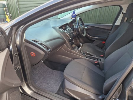 2016 Ford Focus - thumbnail 13