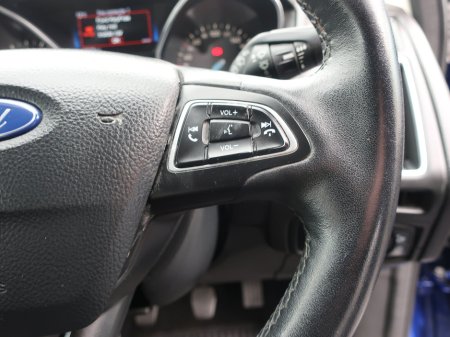 2018 Ford Focus - thumbnail 12