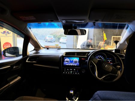 2014 Honda Fit DAA-GP5 €8,999 thumbnail