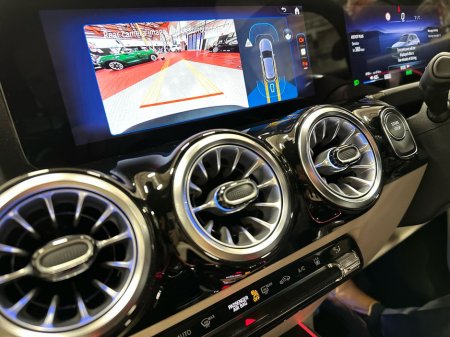 2025 Mercedes-Benz EQA - thumbnail 8