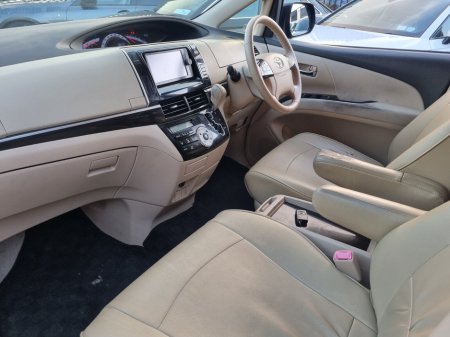 2012 Toyota Estima - thumbnail 11