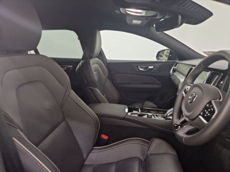 2024 Volvo V60 - view 4