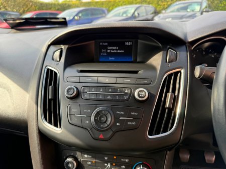 2017 Ford Focus - thumbnail 21