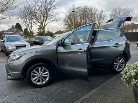 2017 Nissan Qashqai 1.2 Automatic - NCT & Tax - Low Mileage & Great Price - Trade-In Welcome - Assured Dealer Warranty - €12,950 thumbnail