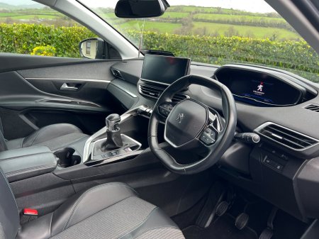 2022 Peugeot 5008 1.5 BlueHDi 130bhp Allure €33,950 thumbnail