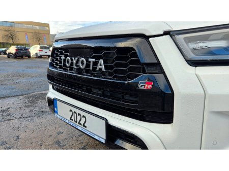 2022 Toyota Hilux - thumbnail 17