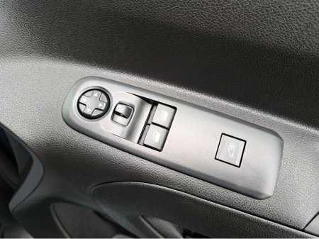 2026 Opel Combo KOMFORT L1H1 1.5TD 100BHP **LED HEADLIGHTS** €21,098 thumbnail