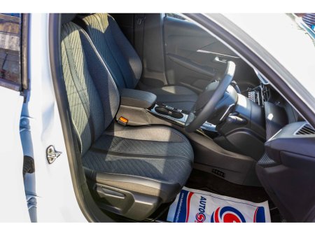 2025 Peugeot 208 - thumbnail 9