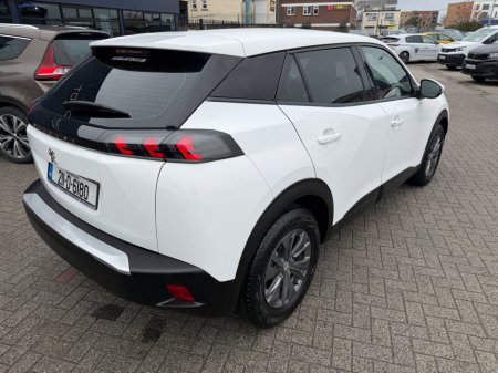 2021 Peugeot 2008 - thumbnail 4