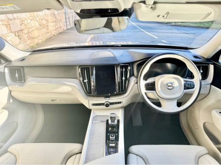 2021 Volvo XC60 B4 INSCRTPTION 5DR AUTO €33,900 thumbnail