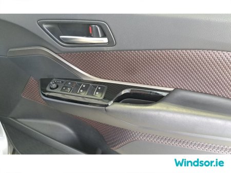 2020 Toyota C-HR HYBRID AUTO €21,995 thumbnail