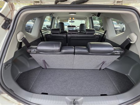 2014 Toyota Prius Alpha - thumbnail 10