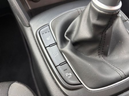 2020 Hyundai Kona Kauai Executive 5DR, Rear Parking Sensors, Air Conditioning, Bluetooth, Multi-Function Steering Wheel, Alloy Wheels, Lane Departure Warning, €21,900 thumbnail