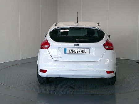 2017 Ford Focus - thumbnail 6