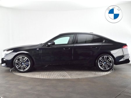 2025 BMW 5 Series - view 3