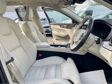 2023 Volvo XC60 T6 RECHARGE PHEV PLUS DARK AWD AUTO 5DR €39,995 thumbnail