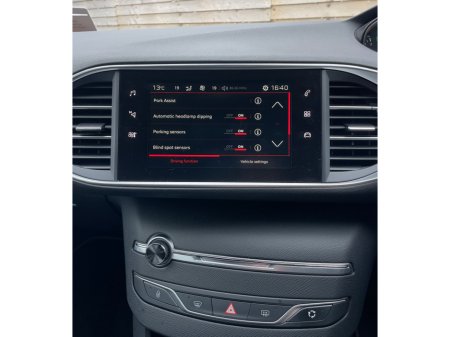 2018 Peugeot 308 - thumbnail 8