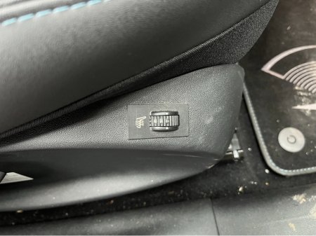 2020 Peugeot 2008 €15950! 2020 PEUGEOT 2008 1.2 AUTOMATIC / REVERSE CAMERA / HEATED SEATS €15,950 thumbnail