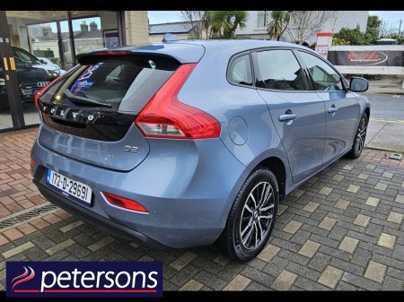 2017 Volvo V40 2.0 D2 MOMENTUM NAV + 120BHP 5DR €12,950 thumbnail