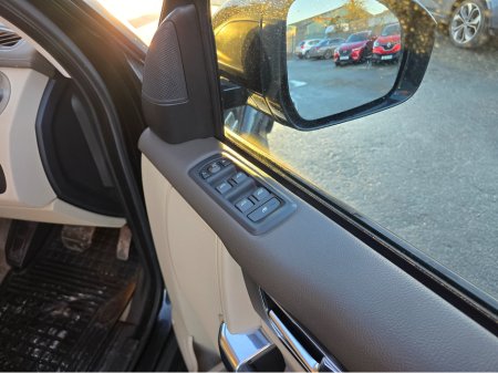 2015 Land Rover Discovery 3.0 TDV6 5 SEAT XE 4DR AUTO €21,450 thumbnail