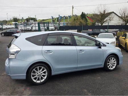 2013 Toyota Prius Alpha - thumbnail 5