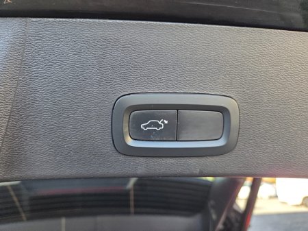 2022 Volvo XC40 R-DESIGN T4 RECHARGE €27,950 thumbnail