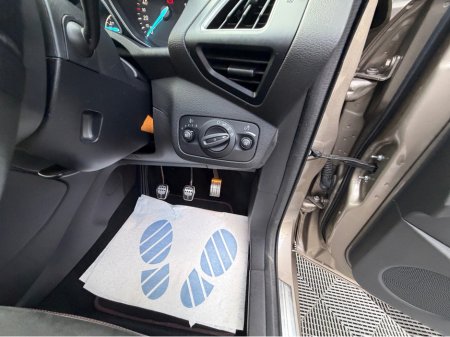 2019 Ford Kuga 1.5 120PS 4DR ST-LINE SUNROOF TOP SPEC €20,995 thumbnail