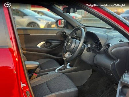 2024 Toyota Yaris Cross YARIS CROSS LUNA SPORT €30,450 thumbnail