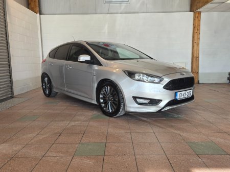 2017 Ford Focus - thumbnail 1