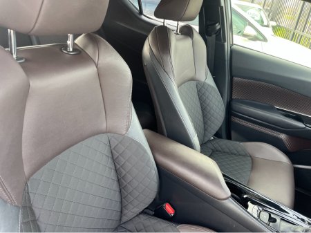 2017 Toyota C-HR - thumbnail 9