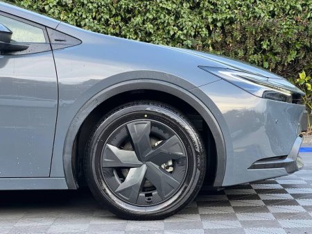 2024 Toyota Prius 1.8 HYBRID // LIKE NEW 3, 000 KM // DIGITAL CLUSTER // ADAPTIVE CRUISE CONTROL €29,950 thumbnail