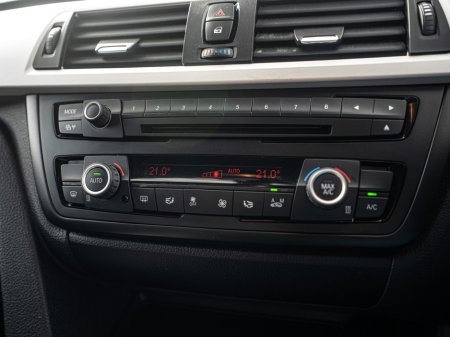 2014 BMW 3 Series - thumbnail 23