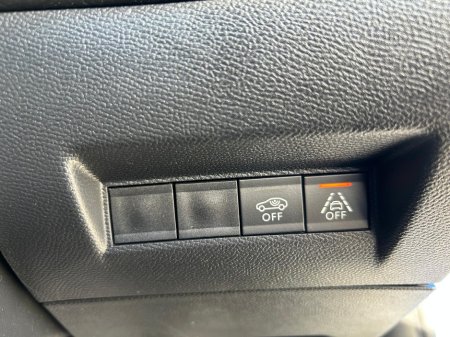 2023 Peugeot 2008 - thumbnail 27