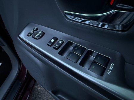 2014 Toyota Prius Alpha - thumbnail 12