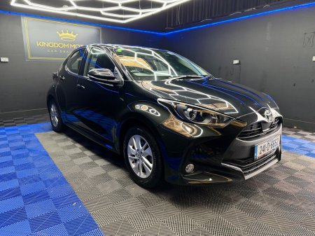 2024 Toyota Yaris - thumbnail 2