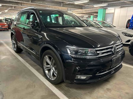 2020 Volkswagen Tiguan R-LINE 4MOTION AUTOMATIC 2.0 DIESEL //HIGH SPEC//HALF LEATHER HEATED FRONT AND REAR SEATS//360 PARKING CAMERAS//KEYLESS ENTRY//HEAD UP DISPLAY//