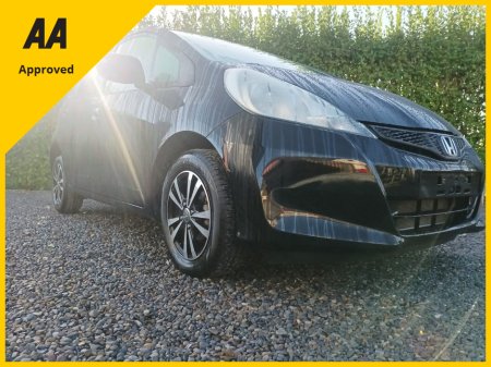 2013 Honda Jazz 1.3 AUTOMATIC NOT HYBRID ONLY 47,209KM 4 NEW TYRES NEW NCT 6 MONTHS ROAD TAX HI SPEC CAR REVERSE CAMERA LARGE TOUCH SCREEN MULTIMEDIA SYSTEM