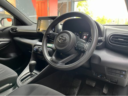 2020 Toyota Yaris - thumbnail 8