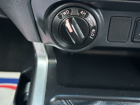 2017 Nissan Navara - thumbnail 23