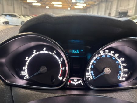 2016 Ford Fiesta - thumbnail 8