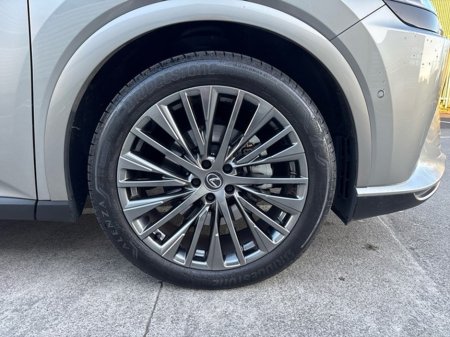 2025 Lexus RX 450h+ PHEV PREMIUM // PAN ROOF // HEATED & COOLING LEATHER SEATS // 360 CAMERA & PARK ASSIST // POWER TAILGATE // FULL WARRANTY €87,945 thumbnail