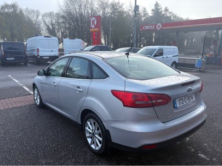 2017 Ford Focus - thumbnail 6